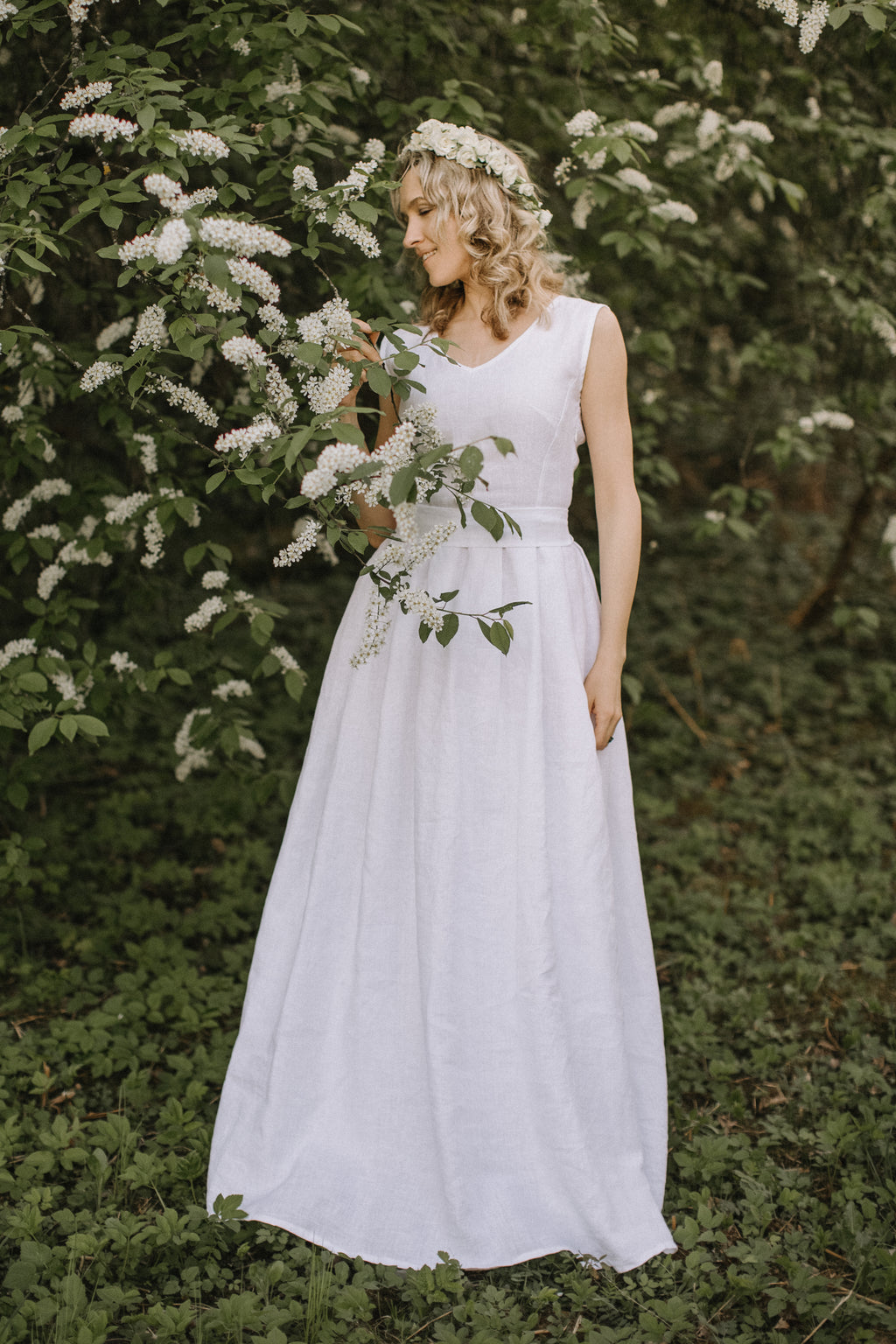 beach wedding linen dress Dress, Long Sleeve Wedding Dress, Boho Dress, White Linen Kaftan, Linen Bridal Dress, Linen Clothing Women, M / Cream (picture) The tiered skirt falls beautifully Beach Wedding Dresses For Every