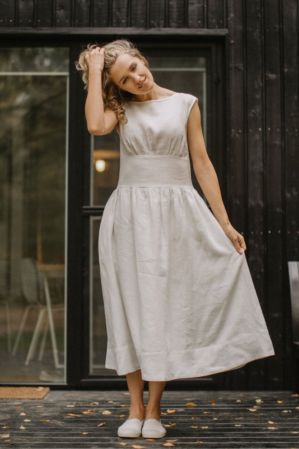 Country-Rustic Linen Wedding Dress. Handcrafted. World Wide Shipping.