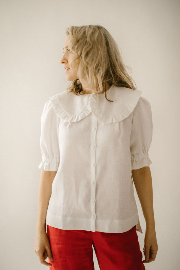 Puritan collar linen blouse