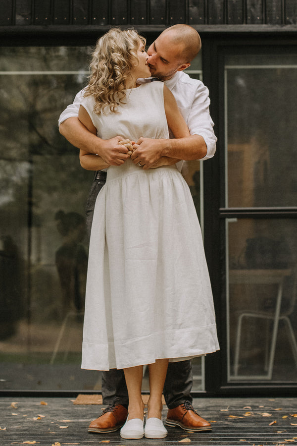 Country-Rustic Linen Wedding Dress
